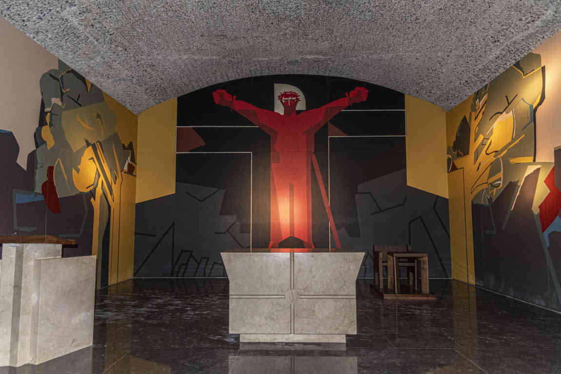 Guipúzcoa - Oñati 31 - santuario de Arantzazu - cripta.jpg